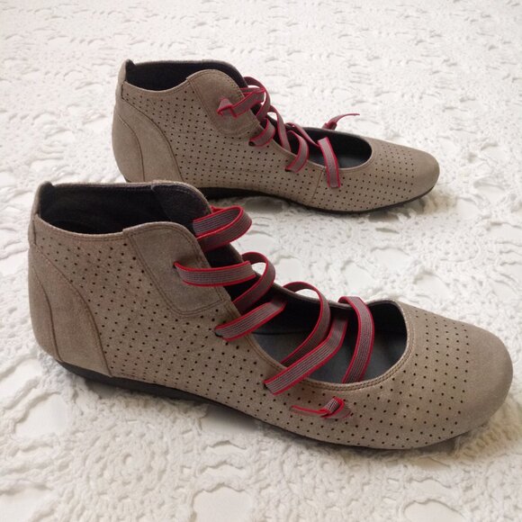 Sundance Ankle Bootie Flat Shoes Metallic Leather Slip On Round Toe 39 EU Women - Picture 5 of 9